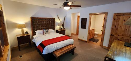 Sundance Casa | Sundance Spacious Vaulted Ceiling cabin, Hot tub, huge lawn