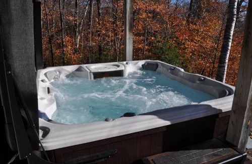 Sunday River Area Chalet De Esquí | SUNDAY RIVER VIEWS! Minutes from the mountain!