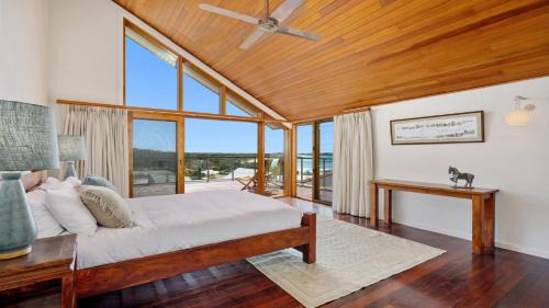 Emerald Beach Casa | Sundecks - Stunning Oceanview Beach House in Emerald Beach