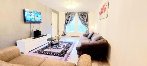Sunderland Casa | Sunderland Villa Luxuria House and Apartment Accommodation - Free Double Private Parking