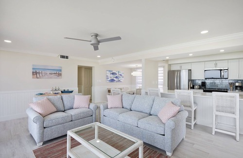 Beachview Country Club Estates Condominio | Sundial A301- Gorgeous Beachfront Residence at Sundial Sanibel