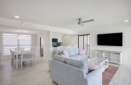 Beachview Country Club Estates Condominio | Sundial A301- Gorgeous Beachfront Residence at Sundial Sanibel