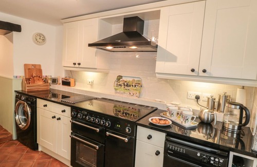 Newton Grange Cabaña | Sundial Cottage, BRASSINGTON