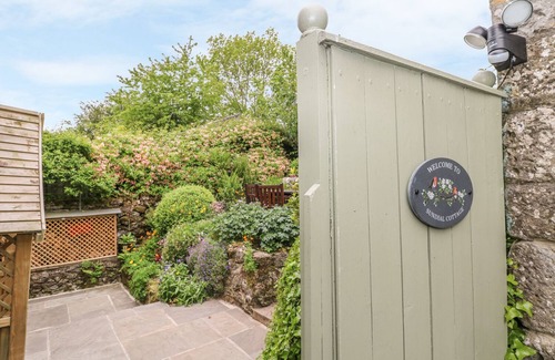 Newton Grange Cabaña | Sundial Cottage, BRASSINGTON