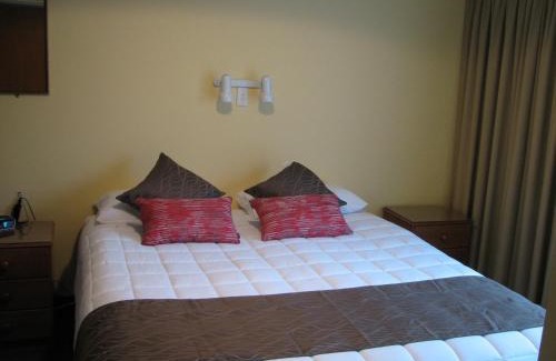 Blenheim Hotel | Sundowner Motel