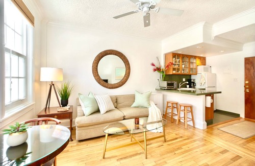 Palm Beach - West Palm Beach Condominio | SUNNY BEACH CONDO w / PISCINA + MUY CENTRAL + WALK 2 BEACH, COMESTIBLES Y RESTAURANTES!