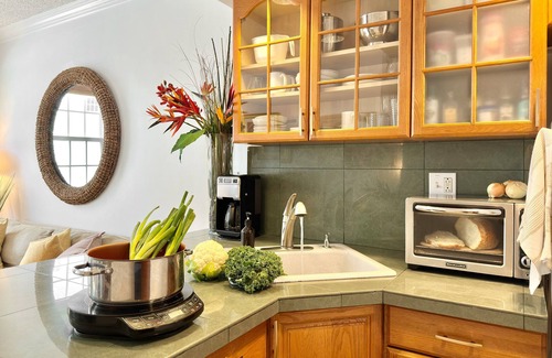 Palm Beach - West Palm Beach Condominio | SUNNY BEACH CONDO w / PISCINA + MUY CENTRAL + WALK 2 BEACH, COMESTIBLES Y RESTAURANTES!