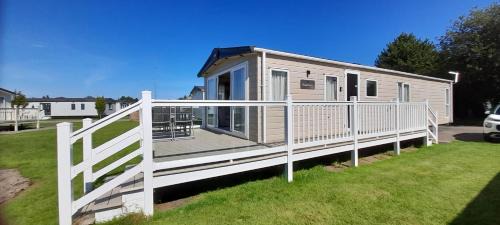 Skegness Casa | Sunflower 3 Bedroom Mini Lodge at Southview Holiday Park Skegness