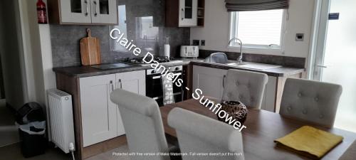 Skegness Casa | Sunflower 3 Bedroom Mini Lodge at Southview Holiday Park Skegness