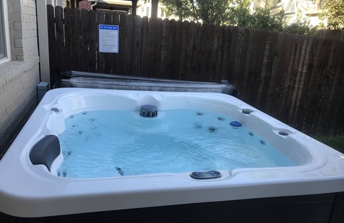 Fort Worth Condominio | Sunflower Casa with Hot tub