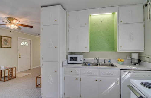 Augusta Cabaña | Sunflower Guest House - pet friendly/fenced patio & covered parking