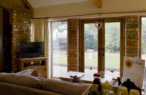 Alford Casa | Sunflower Holiday Cottage