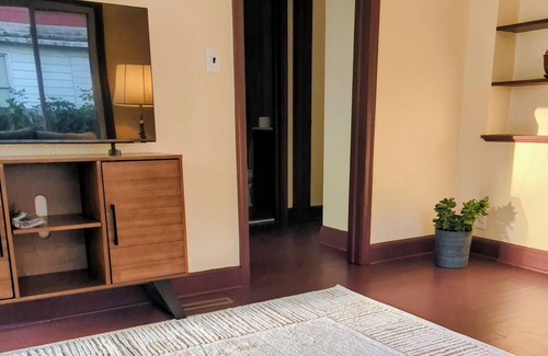 Moorhead Casa | Sunflower House by the River