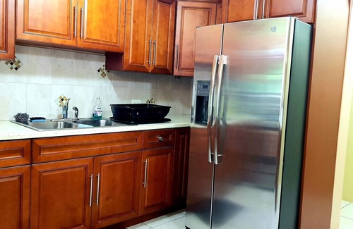 Road Town Apartamento | SUNFLOWER LANE APARTMENT #5 - OCEAN VIEW 7 mins from Capital