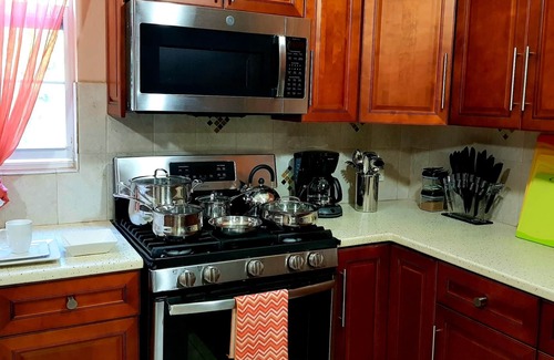 Road Town Apartamento | SUNFLOWER LANE APARTMENT #5 - OCEAN VIEW 7 mins from Capital