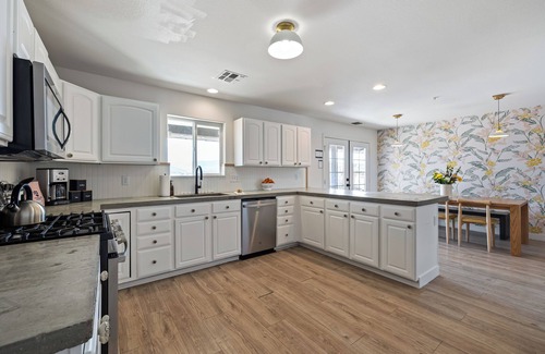 Joshua Tree Casa | Sunflower Ranch | 1mi from JT | New Pool + Game Room