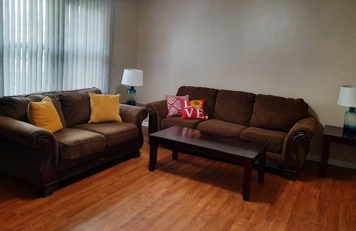 New Bern Casa | Sunflower Smiles Cozy Comfortable Private