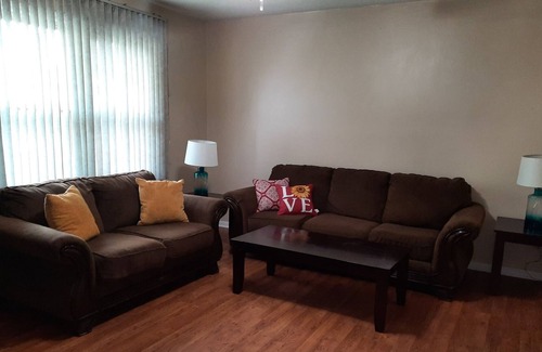 New Bern Casa | Sunflower Smiles Cozy Comfortable Private