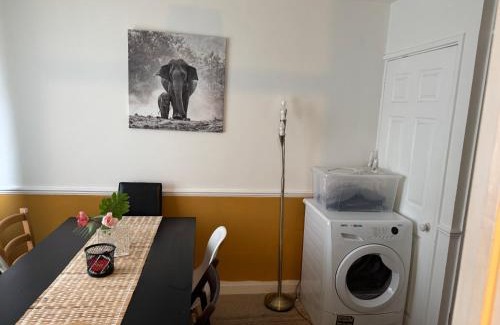 Hanham Casa | Sunflower villa