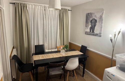 Hanham Casa | Sunflower villa