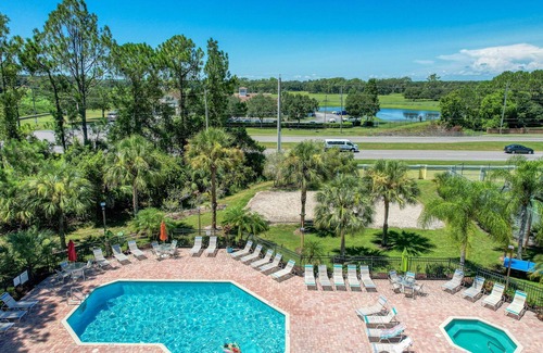 Royal Palm Bay Condominio | Sunflower-yellow condo with pool, W/D, hot tub & kitchen - dog/snowbird-friendly