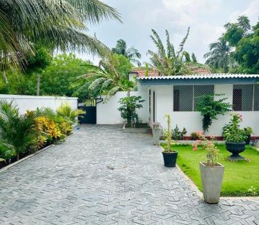 Jaffna Casa | Sunflowers Canada House