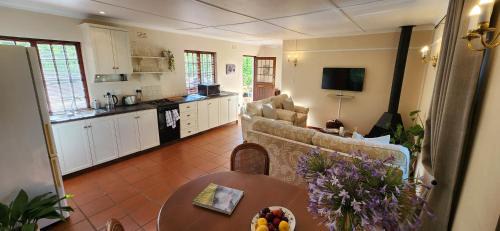 Cape Winelands Casa | Sunkiss Cottage on Mount Joy Farm