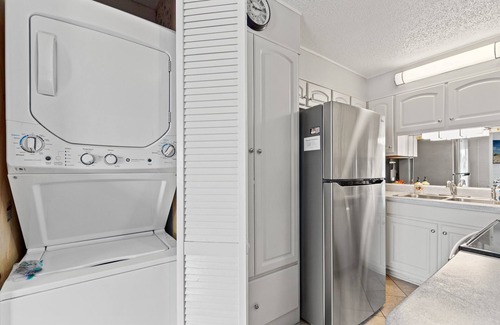Thomas Drive Condominio | Sun-Kissed Bliss Skip Elevators 2nd Floor Beachfront + Free Chairs & Tikki