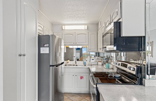 Thomas Drive Condominio | Sun-Kissed Bliss Skip Elevators 2nd Floor Beachfront + Free Chairs & Tikki