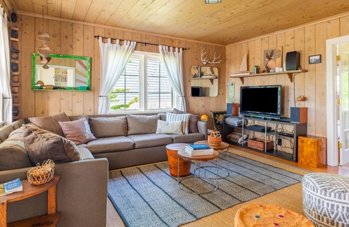 Clinton Cabina | Sunlight Beach Getaway - Waterfront cabin on Sunlight Beach