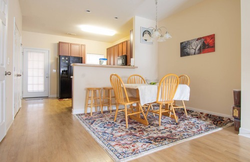 Winston - Salem Casa | Sunlight facing entire Townhome with 2 BR & 2.5 Bath