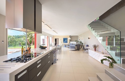 Peymeinade Villa | SunlightProperties: Splendid: Villa, 4 dormitorios / 3 baños, jacuzzi, piscina climatizada