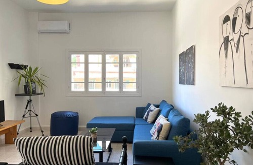 Beirut Apartamento | Sunlit 2BR apt on MarMikhael Stairs