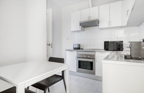 Chueca Apartamento | Sunlit Chueca 2BR nr city center, by Blueground