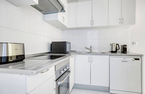 Chueca Apartamento | Sunlit Chueca 2BR nr city center, by Blueground
