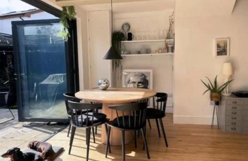 Rathmines Apartamento | Sunlit Designer Haven in Trendy Neighbourhood