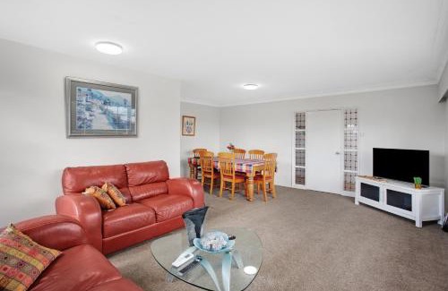 Greenlane - Ellerslie Casa | Sunlit Glow Home with Parking and Air-con