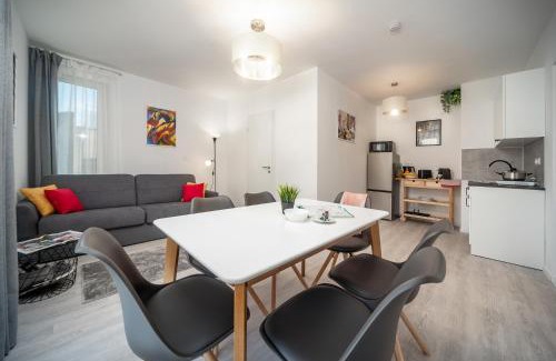Corvin negyed Apartamento | Sunlit Heaven 2-BDR Apartments