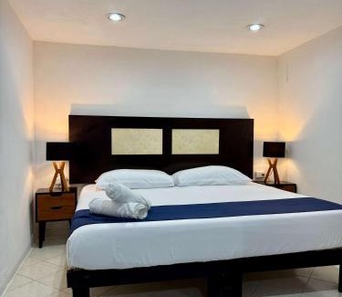 Colonia Campestre Casa | Sunlit Hideaway plus shared Pool for 6