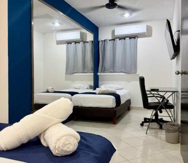 Colonia Campestre Casa | Sunlit Hideaway plus shared Pool for 6