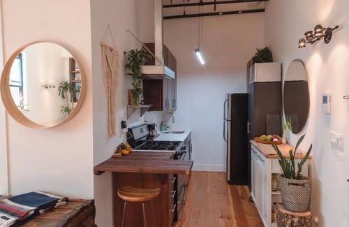 Williamsburg Apartamento | Sunlit Loft Oasis in Old Factory + Sauna & Peloton