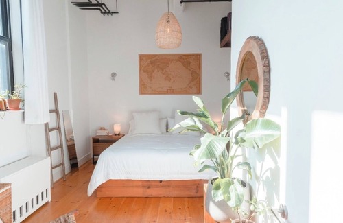 Williamsburg Apartamento | Sunlit Loft Oasis in Old Factory + Sauna & Peloton