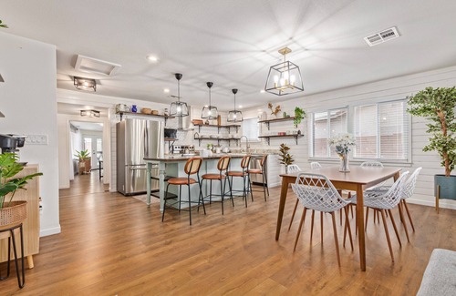 Camelback East Casa | Sunlit Mid-Mod Oasis Phoenix - LONG-TERM ONLY