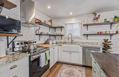 Camelback East Casa | Sunlit Mid-Mod Oasis Phoenix - LONG-TERM ONLY