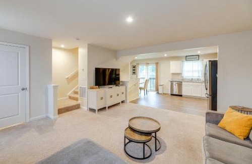Milford Casa | Sunlit Milford Townhome Less Than 2 Mi to Riverwalk!