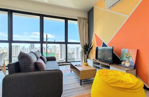 George Town Apartamento | Sunlit Minimalist Suite, 7 Pax at Urban Suites Georgetown by SuperStay