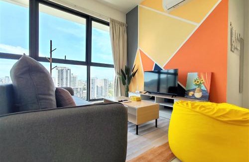 George Town Apartamento | Sunlit Minimalist Suite, 7 Pax at Urban Suites Georgetown by SuperStay