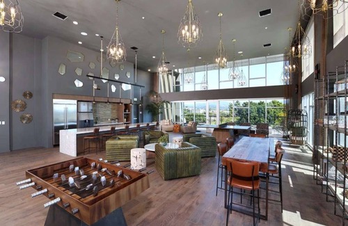 Lyon Street Apartamento | Sunlit Retreat 10 Min from Disneyland With Pool & GYM
