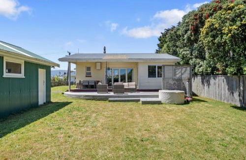 Te Horo Beach Casa | Sunlit Retreat - Te Horo Beach Holiday Home
