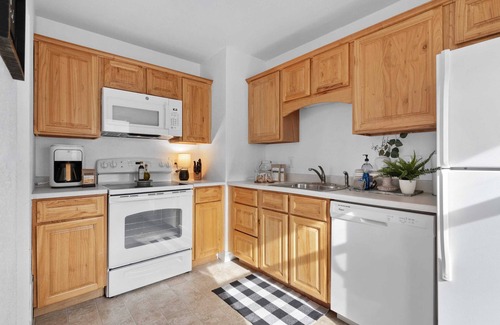 North Spokane Casa | Sunlit Scandi House - Large Yard, Great Location!